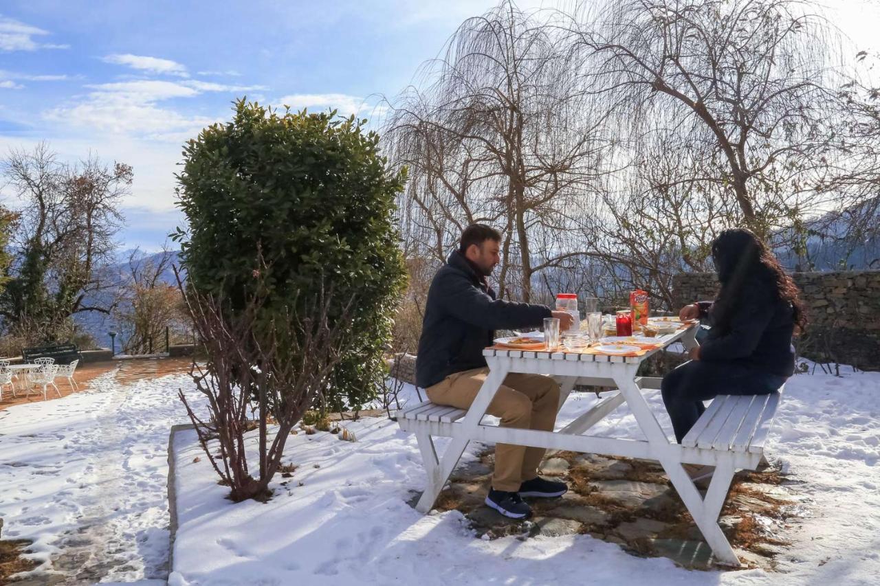 Stayvista At Violet Hill With Bonfire, Gazebo & Hill View Shimla Buitenkant foto